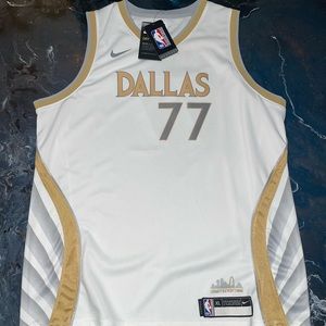 COPY - Mens XL Luka Doncic 77 jersey Dallas Mavs